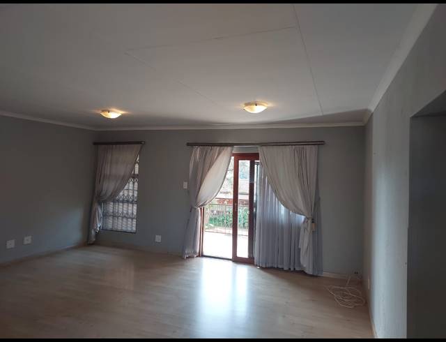 3 BEDROOM APARTMENT FOR SALE IN VAALPARK